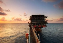沙特打响石油价格战 分析师称油价或将降到20美元