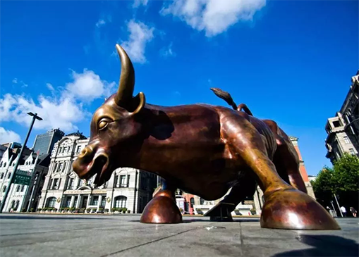 东方基金推出新债基 基金经理刘长俊业绩表现“平平”