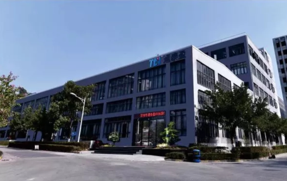 超八成收入来自单一终端品牌客户，产品成本上升单价下滑，报废损失及退换费超千万元，赶考创业板撤材料或非偶然