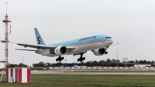 航空机场板块国内线恢复符合预期 国际线在政策推动下有望加速恢复