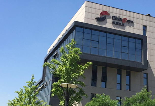 撤材料或“事出有因”，控股股东业绩不佳，经营独立性遭“灵魂拷问”，员工曾“隐名”投资供应商背后交易公允性引重点关注