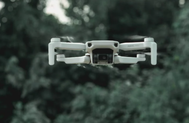 随着政策以及适航认证的持续推进 eVTOL预计将加速迎来首批商业化落地项目