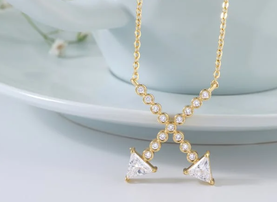 国际贵金属期货近日大幅上涨 黄金价格一度站上2,450美元/盎司