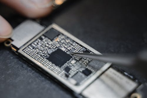 半导体设备行业产生大量需求 国内企业部分领域已具备竞争力