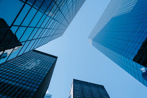国投瑞银：债基长跑乏力权益产品亏损 傅强上任超三年或遭遇“任期之困”