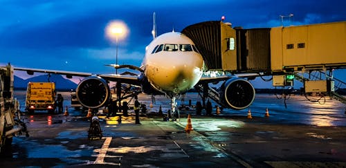 暑运旺季到来出行需求不断增加 航企运营成本下降或释放业绩空间