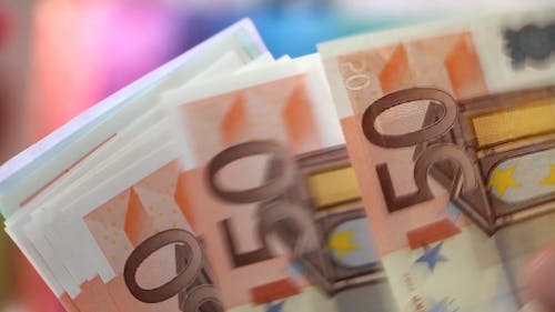 年内上市公司分红规模创新高 部分行业指数近一月涨幅跑赢大盘