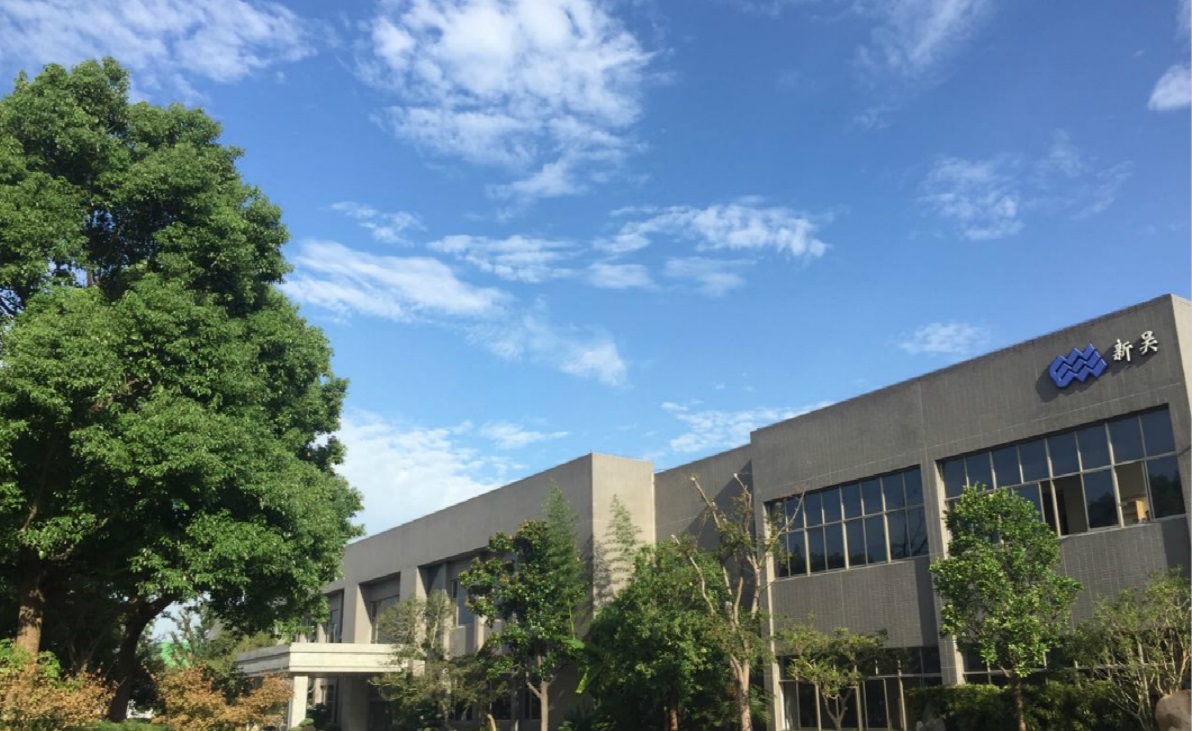 新吴光电：与第一大客户变更合作模式遭问询延期回复 变更前后受托加工业务毛利率走低